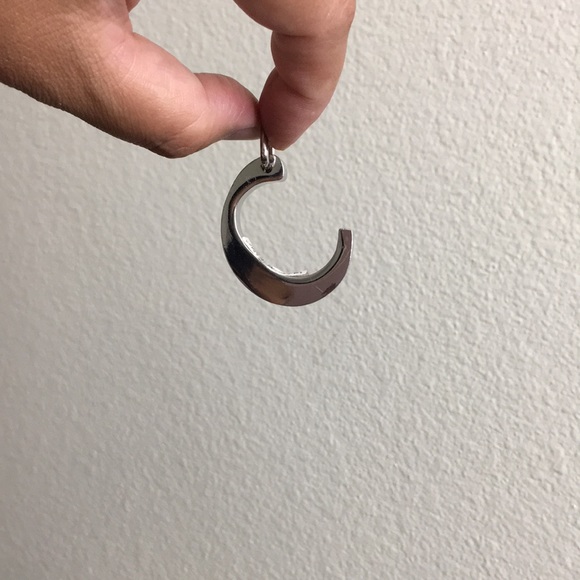 🖤initial ‘C’ pendant - Picture 4 of 12